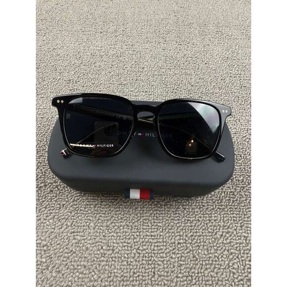 Tommy Hilfiger Sunglasses Black Stripe Square Frame TH Logo With Case UV Protect - Picture 2 of 11